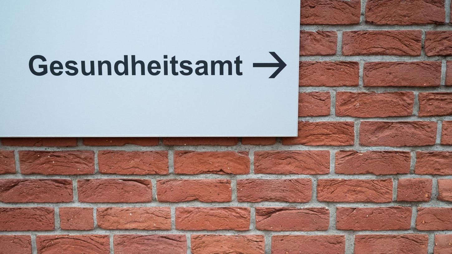 Das zuständige Gesundheitsamt rät allen Bürgerinnen und Bürgern, den eigenen Masern-Impfschutz zu überprüfen. (Symbolbild) Das zuständige Gesundheitsamt rät allen Bürgerinnen und Bürgern, den eigenen Masern-Impfschutz zu überprüfen. (Symbolbild)