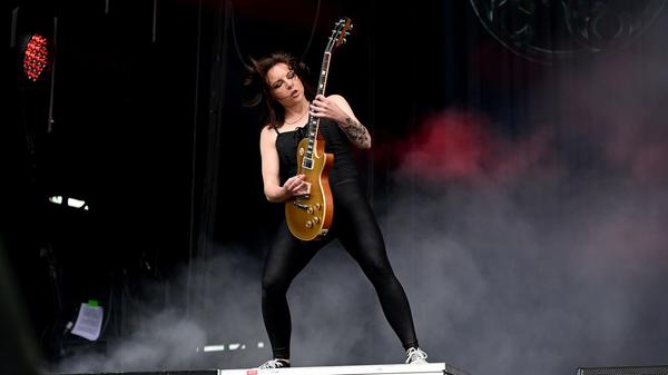 Am Freitagnachmittag hat die kanadische Metal-Band Kittie die Mandora Stage eröffnet.