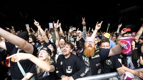 Evil Jared ist als Bassist der Bloodhound Gang und aus zahlreichen TV-Shows - darunter Circus Halligalli, Grill den Henssler oder TV Total - bekannt.