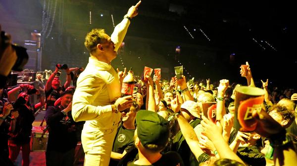 Krogi war bereits Schlagzeuger, Nachrichtensprecher oder ist auch von seinem eigenen Twitch-Kanal bekannt.