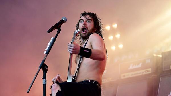 Bei "Airbourne" auf der Mandora Stage ging es am Freitagnachmittag ebenfalls gut ab.