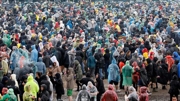 Beim Konzert von "Bullet for my Valantine" auf der Utopia Stage sammelten sich am Abend auch zahlreiche Fans.