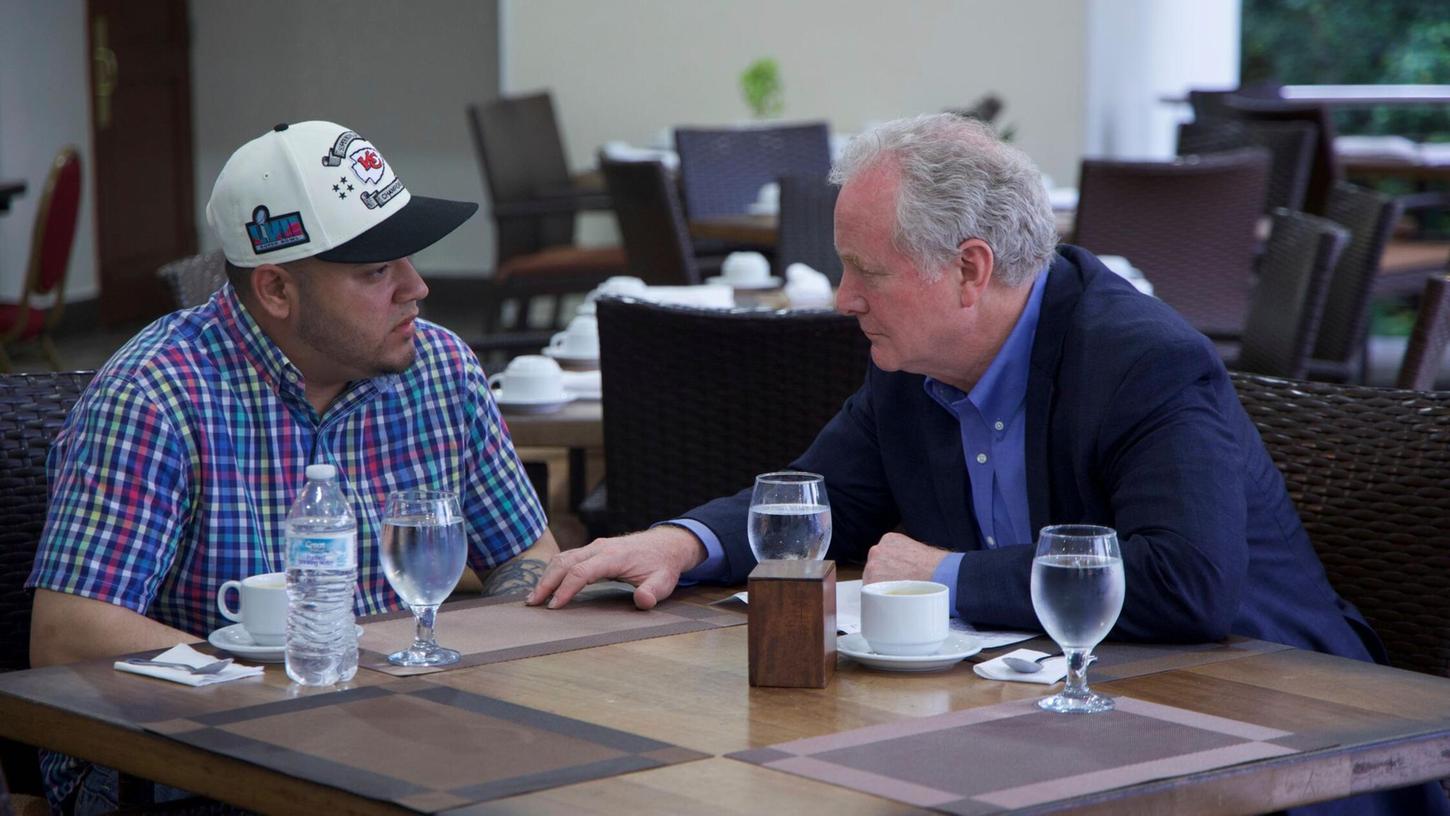 Während des juristischen Tauziehens reiste unter anderem auch der demokratische Senator Chris Van Hollen nach El Salvador, um sich mit Abrego Garcia zu treffen. (Archivbild) Während des juristischen Tauziehens reiste unter anderem auch der demokratische Senator Chris Van Hollen nach El Salvador, um sich mit Abrego Garcia zu treffen. (Archivbild)