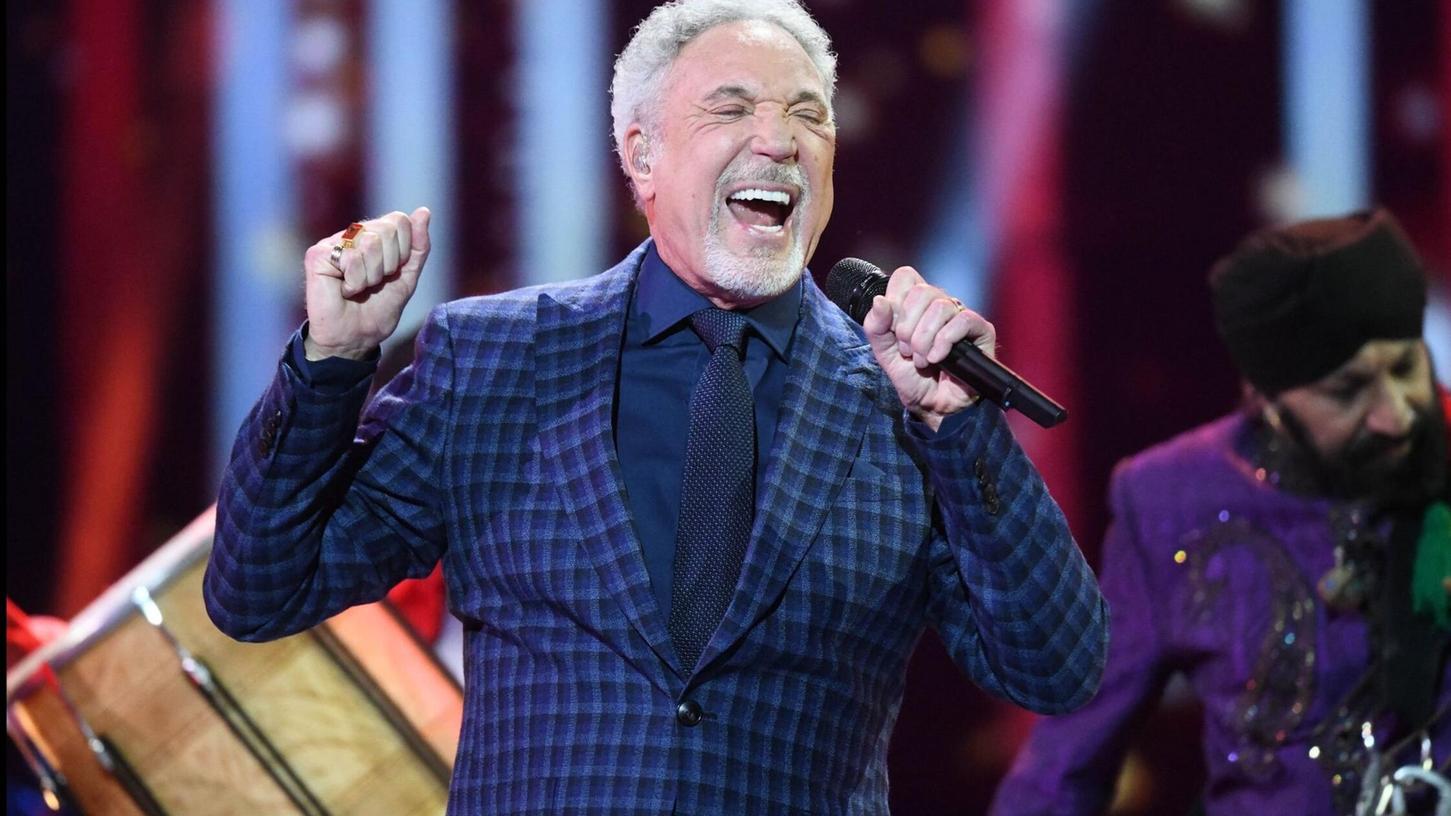 Tom Jones bei einem Auftritt in der Londoner Royal Albert Hall. Tom Jones bei einem Auftritt in der Londoner Royal Albert Hall.