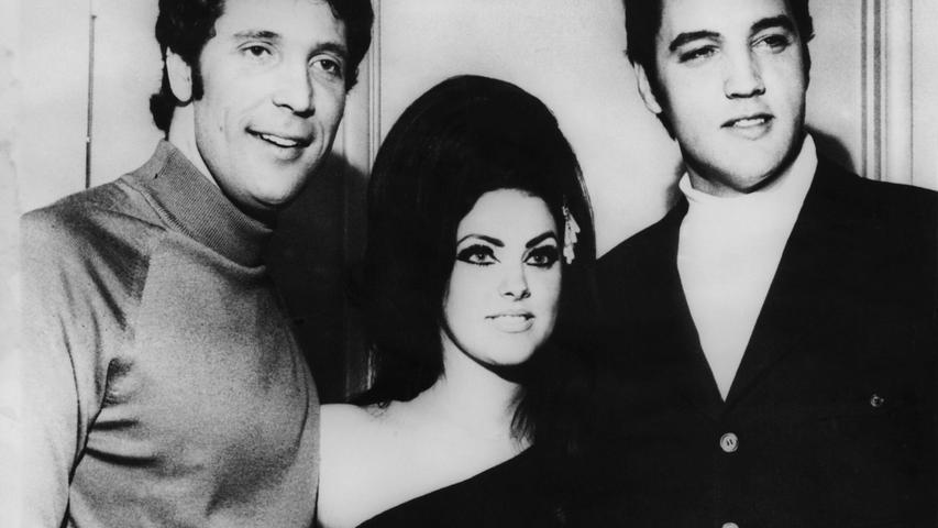 Mit Elvis Presley und dessen Frau Priscilla verband Tom Jones eine Freundschaft. Mit Elvis Presley und dessen Frau Priscilla verband Tom Jones eine Freundschaft.