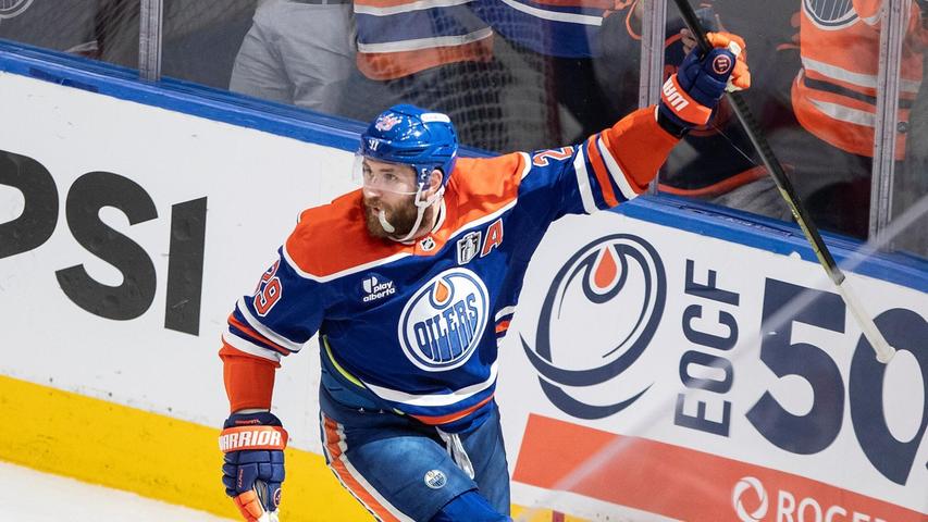 Draisaitl bejubelt seinen Treffer zum 3:2. Draisaitl bejubelt seinen Treffer zum 3:2.