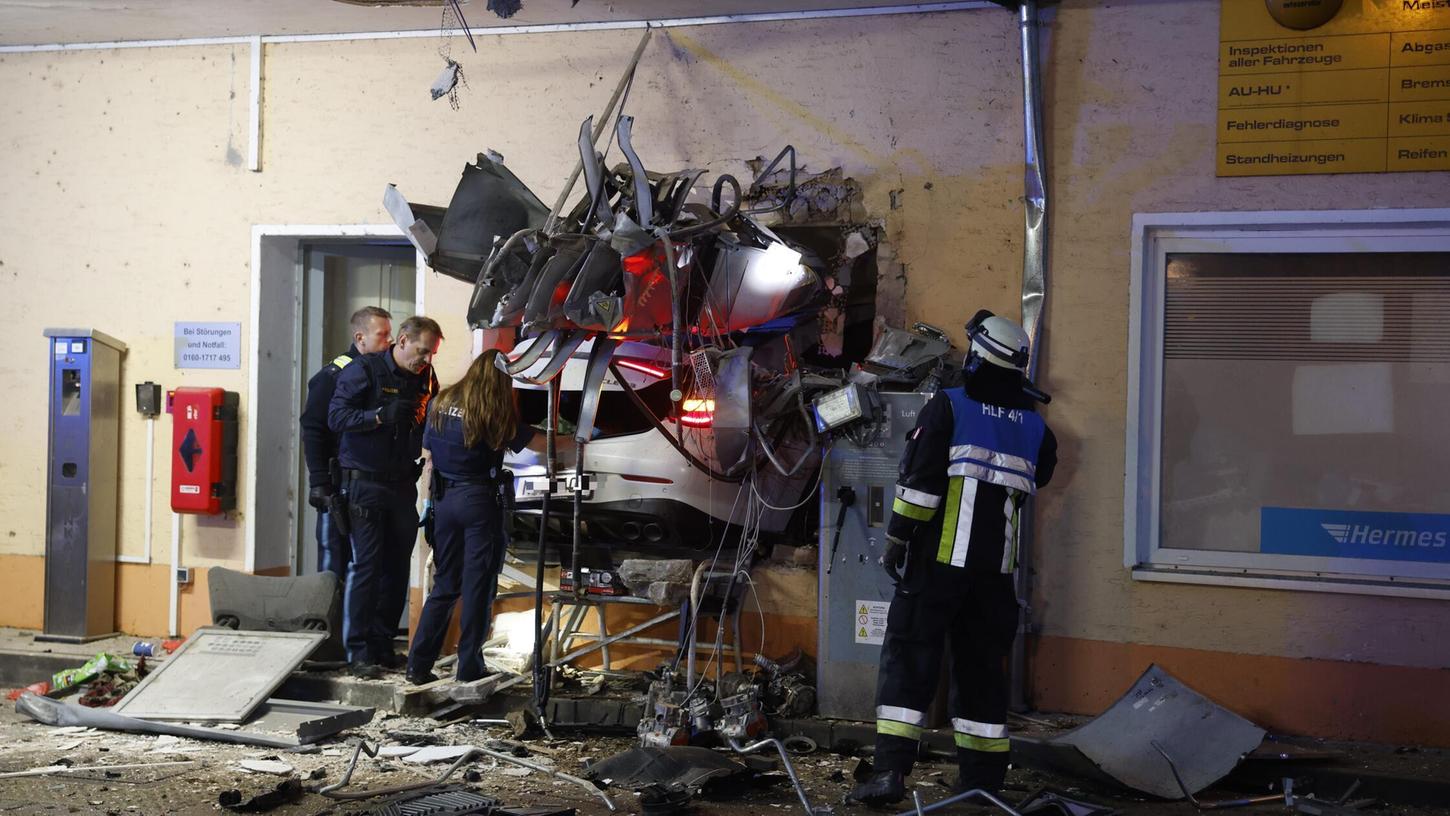 An der Tankstelle wurde eine Zapfsäule abgerissen. (Symbolbild) An der Tankstelle wurde eine Zapfsäule abgerissen. (Symbolbild)