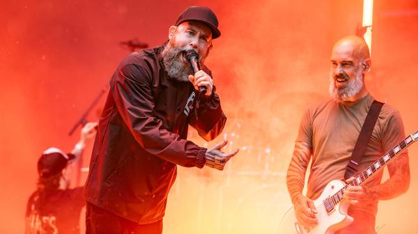 Eine weitere enorm einflussreiche Band aus dem Bereich des Melodic-Death-Metal sind die Schweden von In Flames - auch sie begeisterten ihre Fans am Freitag bei Rock im Park, direkt im Anschluss auf der Mandora Stage.