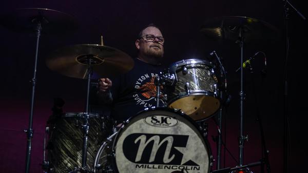 Die Band gehört zu den klassischen Vertretern des sogenannten Skatepunk.