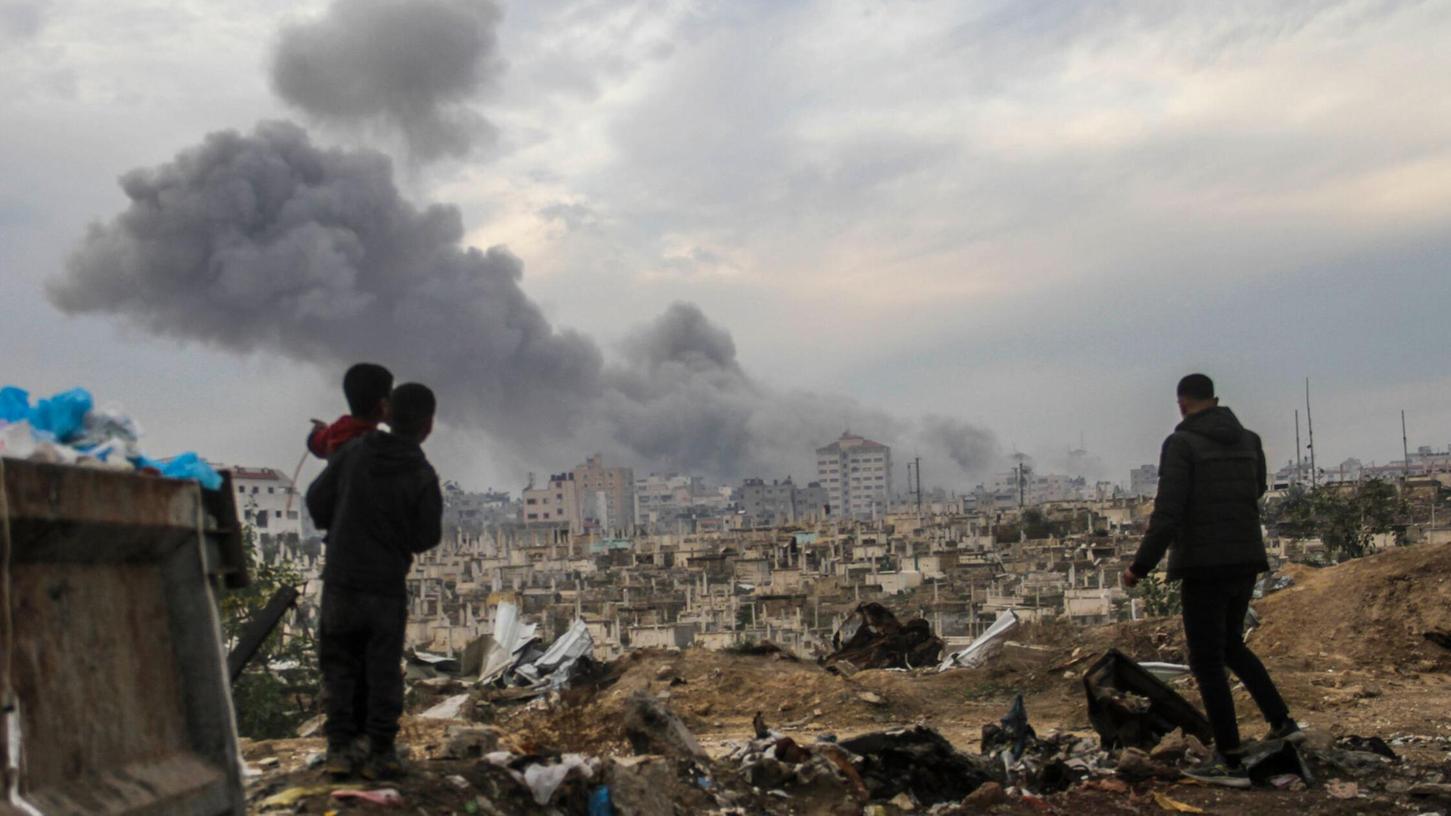 Die israelische Armee greift weiterhin im Gazastreifen an. (Archivbild) Die israelische Armee greift weiterhin im Gazastreifen an. (Archivbild)