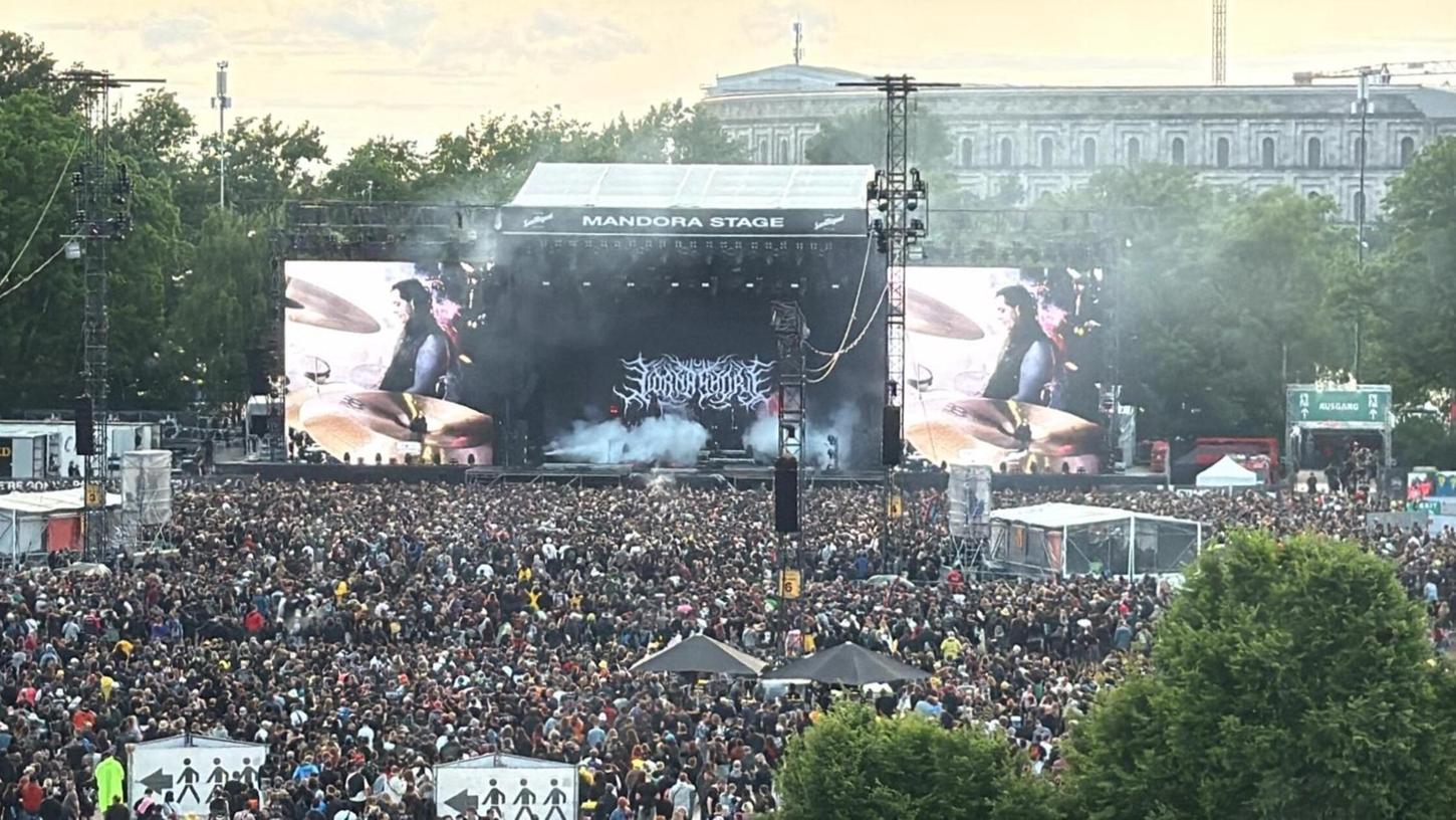 Die Mandora-Stage am Samstagabend. Die Mandora-Stage am Samstagabend.