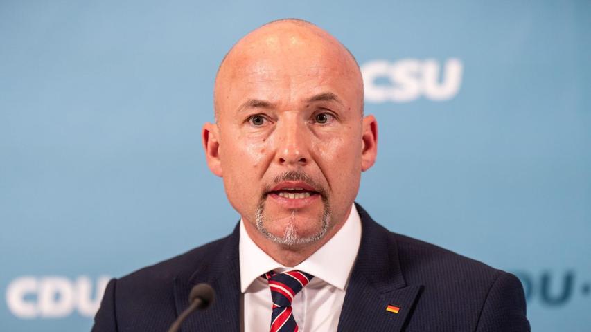 Erhebt schwere Vorwürfe gegen Pro Asyl: CSU-Landesgruppenchef Alexander Hoffmann. (Archivbild) Erhebt schwere Vorwürfe gegen Pro Asyl: CSU-Landesgruppenchef Alexander Hoffmann. (Archivbild)
