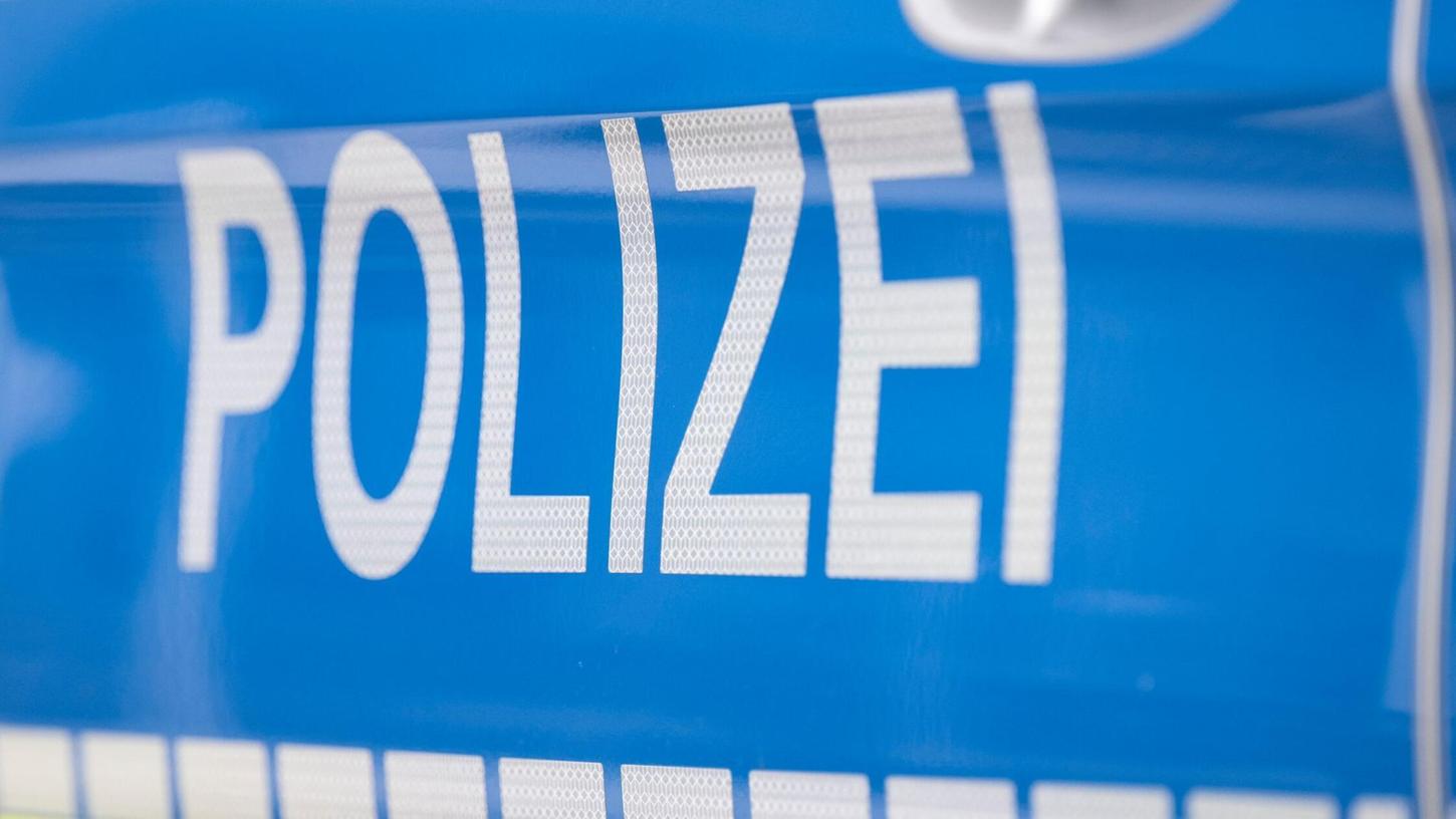 Ein Auto und ein Wohnmobil wurden beschädigt. (Symbolbild) Ein Auto und ein Wohnmobil wurden beschädigt. (Symbolbild)