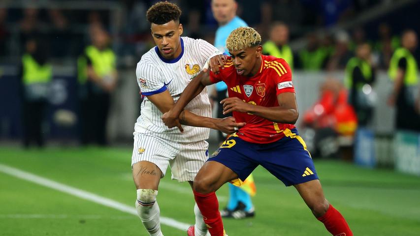 Spaniens neues Fußball-Juwel: Der erst 17 Jahre alte Lamine Yamal (r.). Spaniens neues Fußball-Juwel: Der erst 17 Jahre alte Lamine Yamal (r.).