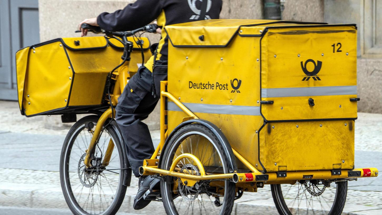 Ein Postbote in Erlangen wurde am Freitag, 6. Juni, von einem Pedelec-Fahrer angegriffen (Symbolbild). Ein Postbote in Erlangen wurde am Freitag, 6. Juni, von einem Pedelec-Fahrer angegriffen (Symbolbild).