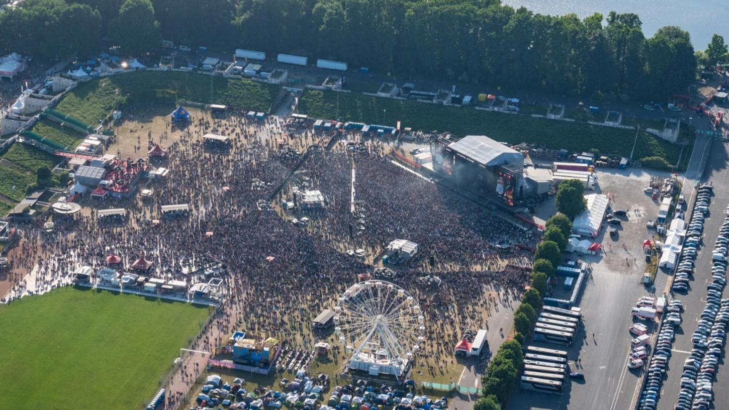 Besucher retten Person bei Rock im Park das Leben. (Symbolbild) Besucher retten Person bei Rock im Park das Leben. (Symbolbild)