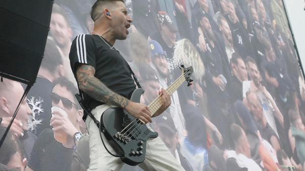 Die fünf Mitglieder gründen die US-amerikanische Metalcore-Band, die 2006 in Los Angeles, Kalifornien, gegründet wurde.