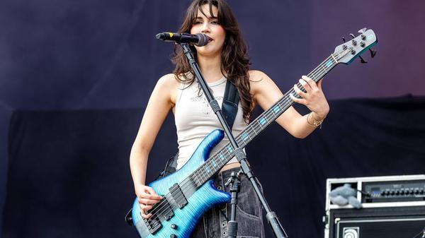 Den zweiten Slot auf der Utopia Stage haben am Samstag "The Warning" gerockt.