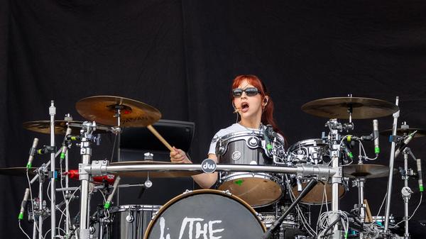 Die Band, bestehend aus drei Schwestern und gegründet im Jahr 2013, verbindet Rock, Alternative und Pop nahtlos miteinander.