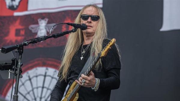 Cantrell ist als Mitbegründer und Gitarrist der Grunge-Band "Alice In Chains" bekannt.