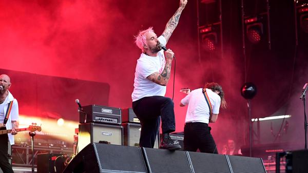 Gleichzeitig spielte auch "Idles" auf der Utopia Stage.