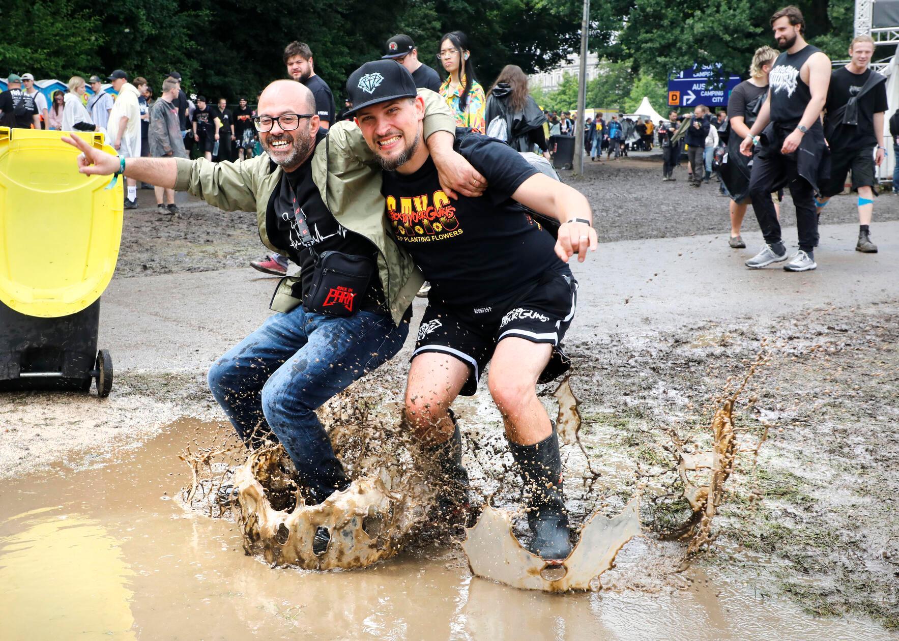 Egal, wer was anhatte: Schlammspuren dürften alle irgendwo wiederfinden, besonders diese beiden.