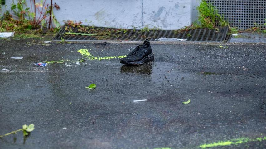 Fünf Menschen wurden verletzt. Fünf Menschen wurden verletzt.