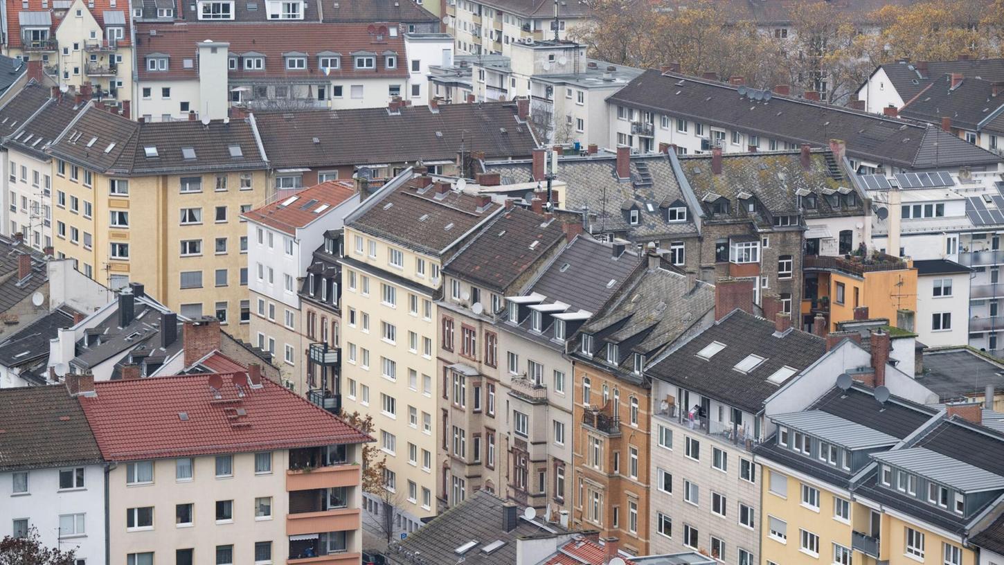 Für viele Menschen ist die monatliche Miete eine Last (Symbolbild) Für viele Menschen ist die monatliche Miete eine Last (Symbolbild)