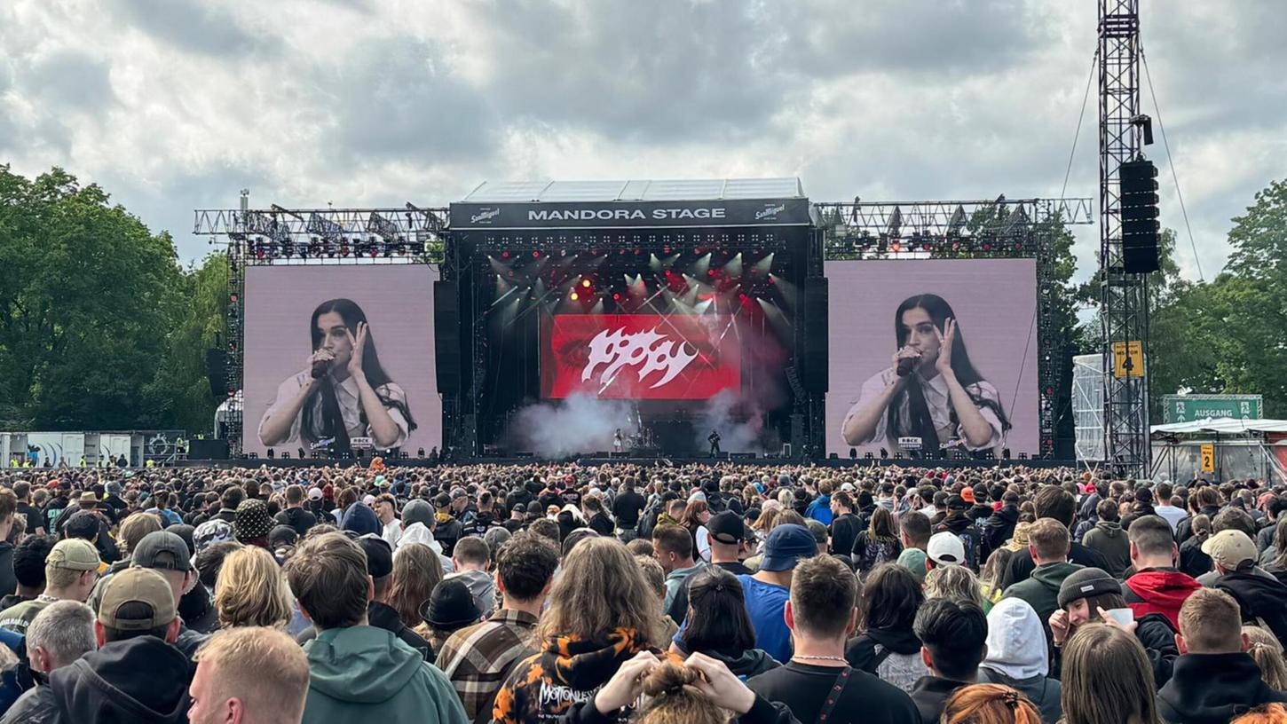 Mächtig was los beim Auftritt der US-Sängerin Poppy. Mächtig was los beim Auftritt der US-Sängerin Poppy.