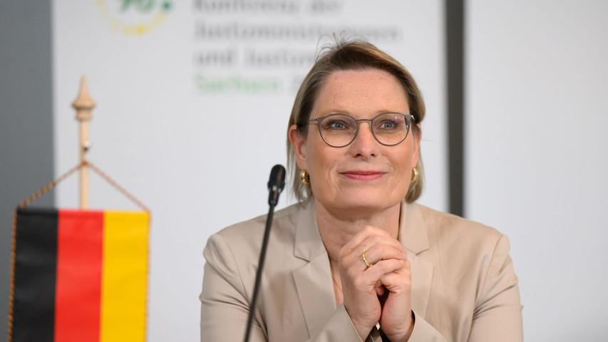 Bundesjustizministerin Stefanie Hubig (SPD) war vor ihrem Amtsantritt Bildungsministerin in Rheinland-Pfalz. Bundesjustizministerin Stefanie Hubig (SPD) war vor ihrem Amtsantritt Bildungsministerin in Rheinland-Pfalz.