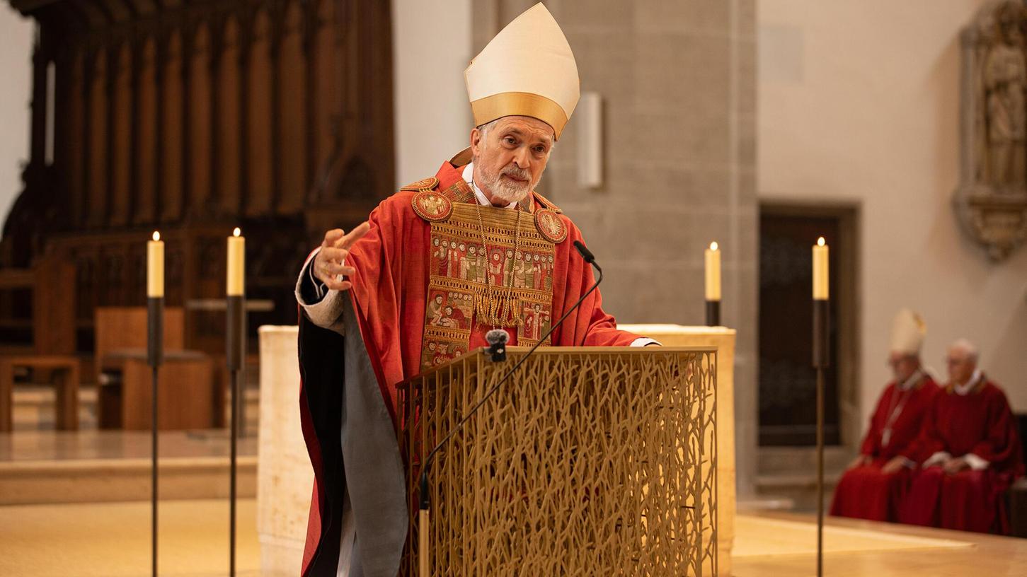 Gregor Maria Hanke bei seiner letzten Predigt als Bischof von Eichstätt beim Pfingstgottesdienst im Eichstätter Dom. Auf eigenen Wunsch legt Hanke mit sofortiger Wirkung sein Amt nieder, um sich wieder mehr der Seelsorge widmen zu können. Gregor Maria Hanke bei seiner letzten Predigt als Bischof von Eichstätt beim Pfingstgottesdienst im Eichstätter Dom. Auf eigenen Wunsch legt Hanke mit sofortiger Wirkung sein Amt nieder, um sich wieder mehr der Seelsorge widmen zu können.