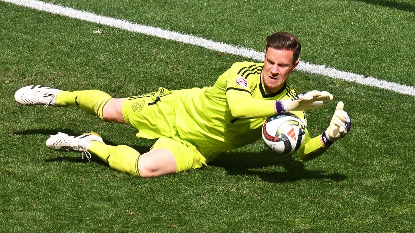 Marc-André ter Stegen in Aktion gegen Frankreich. Marc-André ter Stegen in Aktion gegen Frankreich.