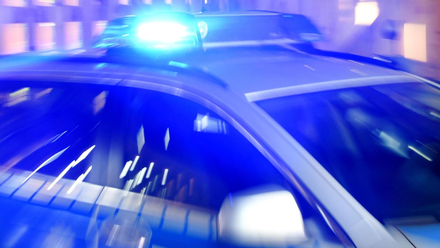 Nach einem Unfall zwischen Vach und Niederndorf ermittelt jetzt die Polizei. Nach einem Unfall zwischen Vach und Niederndorf ermittelt jetzt die Polizei.