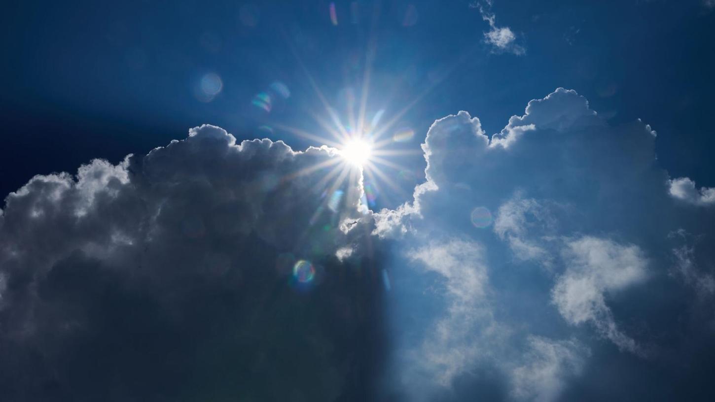Ein Mix aus Sonne und Wolken bringt die neue Woche mit sich, es bleibt überwiegend trocken. (Symbolbild) Ein Mix aus Sonne und Wolken bringt die neue Woche mit sich, es bleibt überwiegend trocken. (Symbolbild)