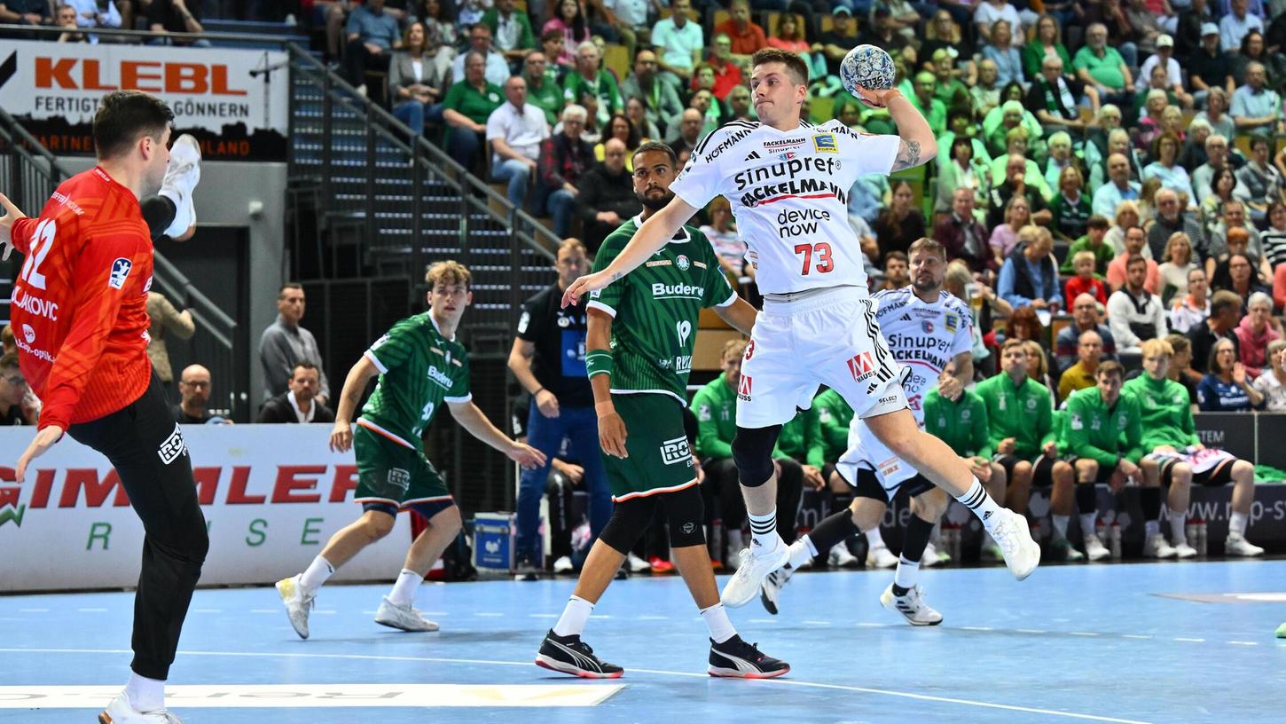 Wie eigentlich immer ein wesentlicher Faktor: Viggó Kristjánsson trug beim 25:21 wesentlich dazu bei, dass der HC Erlangen in Mittelhessen seinen Verbleib im handballdeutschen Oberhaus festzurrte. Wie eigentlich immer ein wesentlicher Faktor: Viggó Kristjánsson trug beim 25:21 wesentlich dazu bei, dass der HC Erlangen in Mittelhessen seinen Verbleib im handballdeutschen Oberhaus festzurrte.