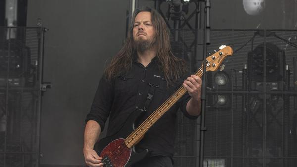 Frog-Leap, die am Sonntagnachmittag auf der Mandora Stage auftraten, sind ein Projekt des norwegischen Multiinstrumentalisten Leo Moracchioli.