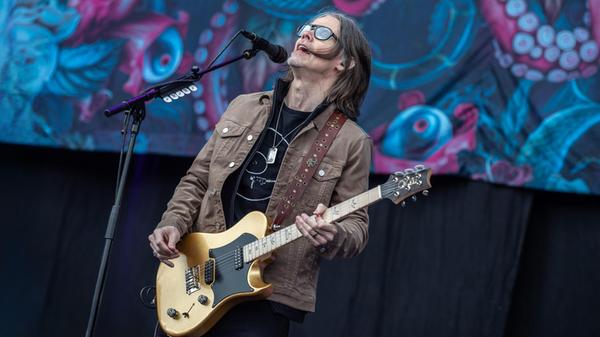 Der Musikstil verbindet verschiedene Elemente aus Rock, Hardrock und Blues.