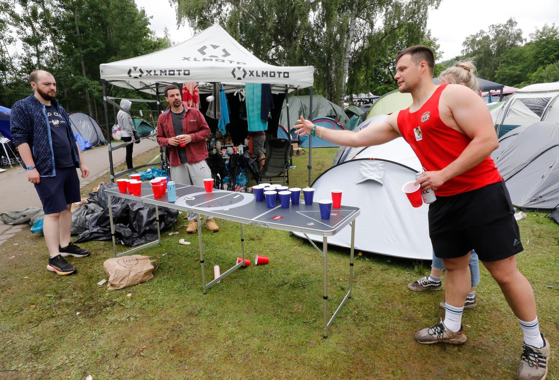 Nach Bier - kommt Bier. Wie viele Runden Beerpong in den vergangenen Tagen wohl auf dem Festival-Gelände gespielt wurden?