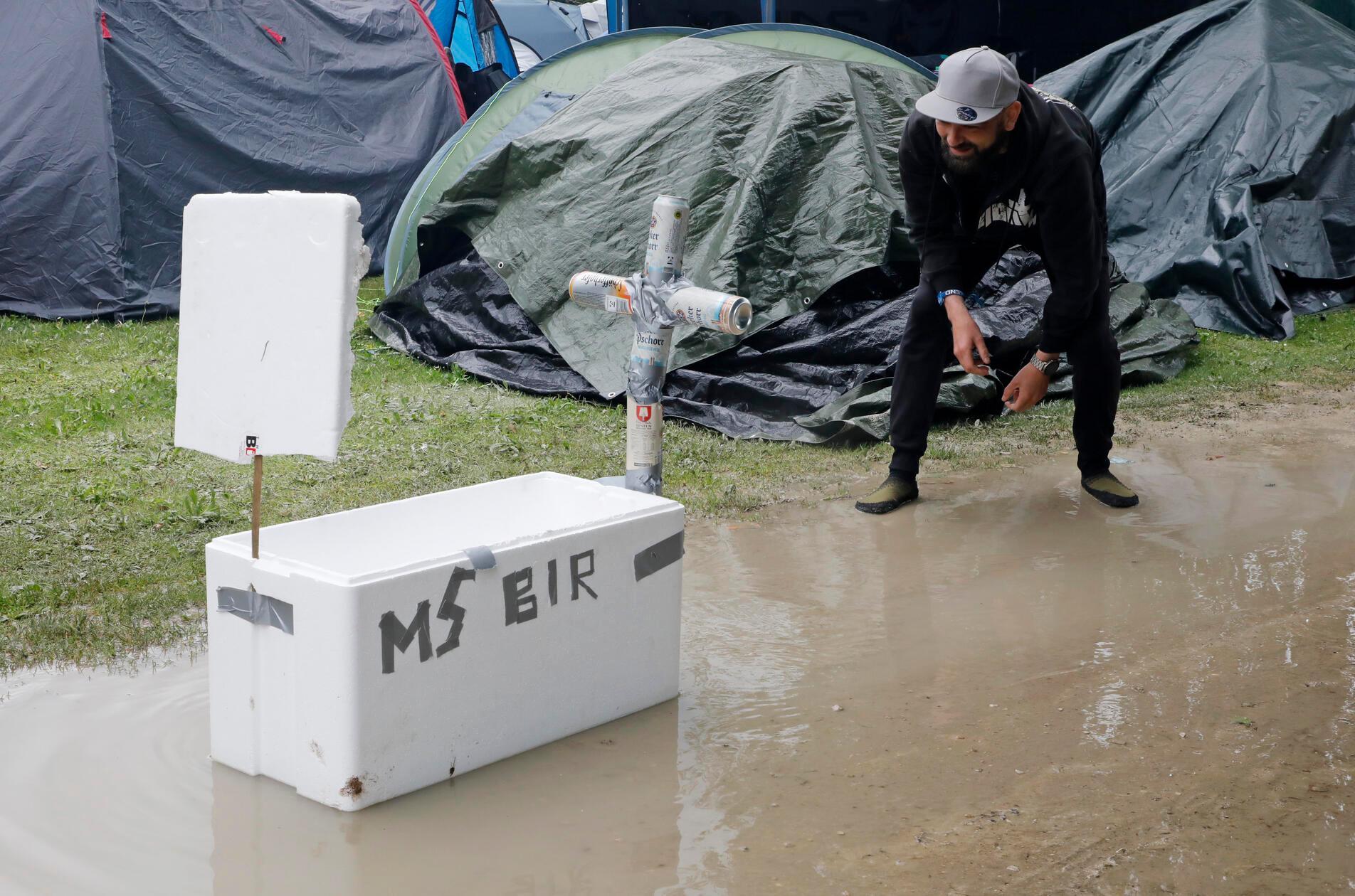 Teilweise hat es sogar so viel geregnet, dass schon Schiffchen gebaut werden konnten. Ob so eines aber schwimmt bleibt fraglich.