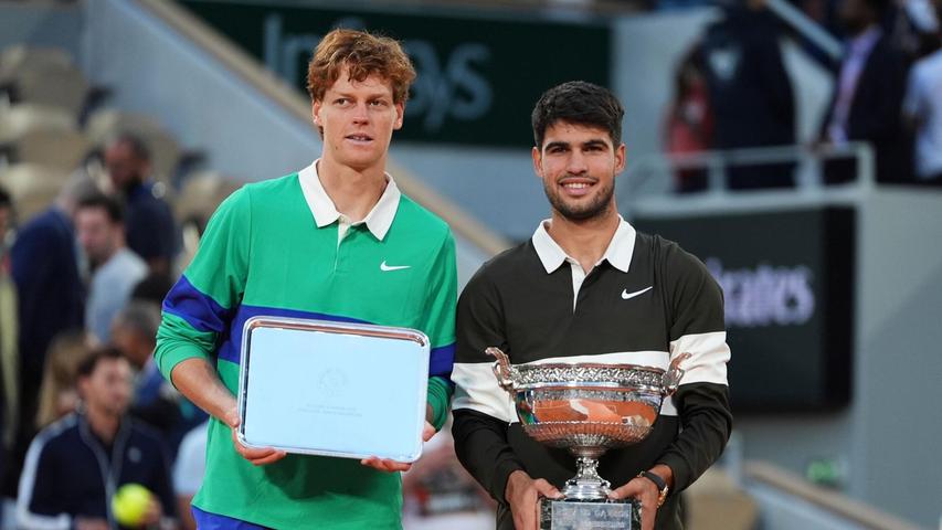 Lieferten großes Tennis und schrieben Geschichte: Sieger Carlos Alcaraz (r) und Jannik Sinner Lieferten großes Tennis und schrieben Geschichte: Sieger Carlos Alcaraz (r) und Jannik Sinner