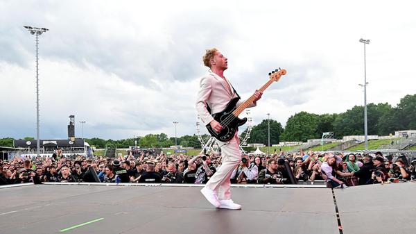 Biffy Clyro rocken die Utopia Stage und begeistern die Massen.