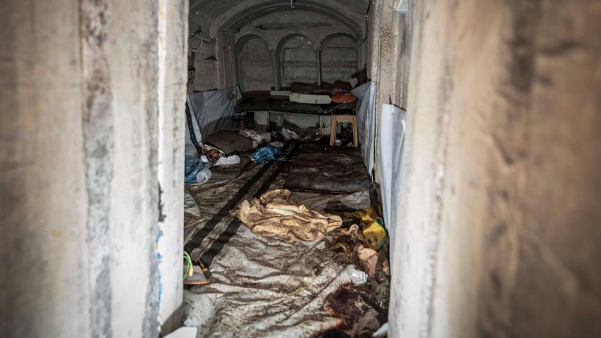 Die Leiche des Hamas-Militärchefs Mohammed al-Sinwar wurde angeblich in einem Tunnel unter einer Klinik gefunden. Die Leiche des Hamas-Militärchefs Mohammed al-Sinwar wurde angeblich in einem Tunnel unter einer Klinik gefunden.