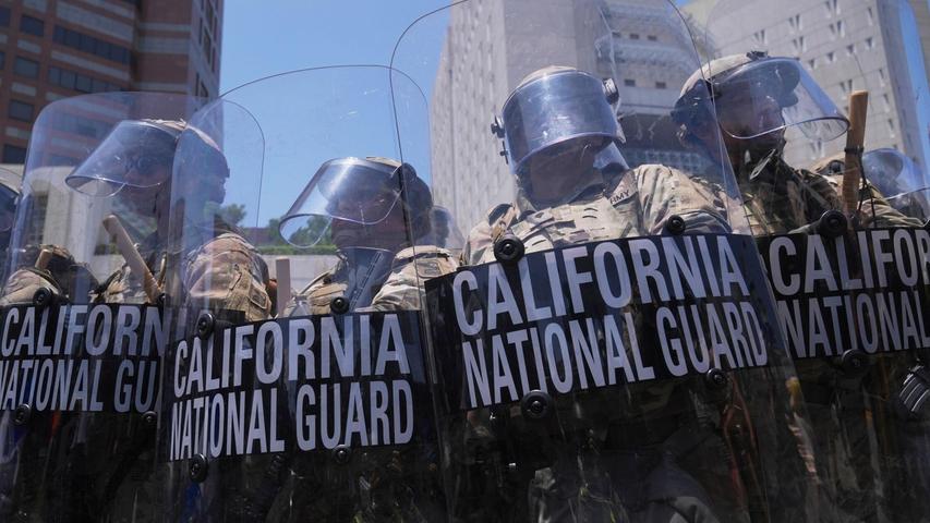 Hunderte Soldaten der Nationalgarde sind in Los Angeles im Einsatz. Hunderte Soldaten der Nationalgarde sind in Los Angeles im Einsatz.