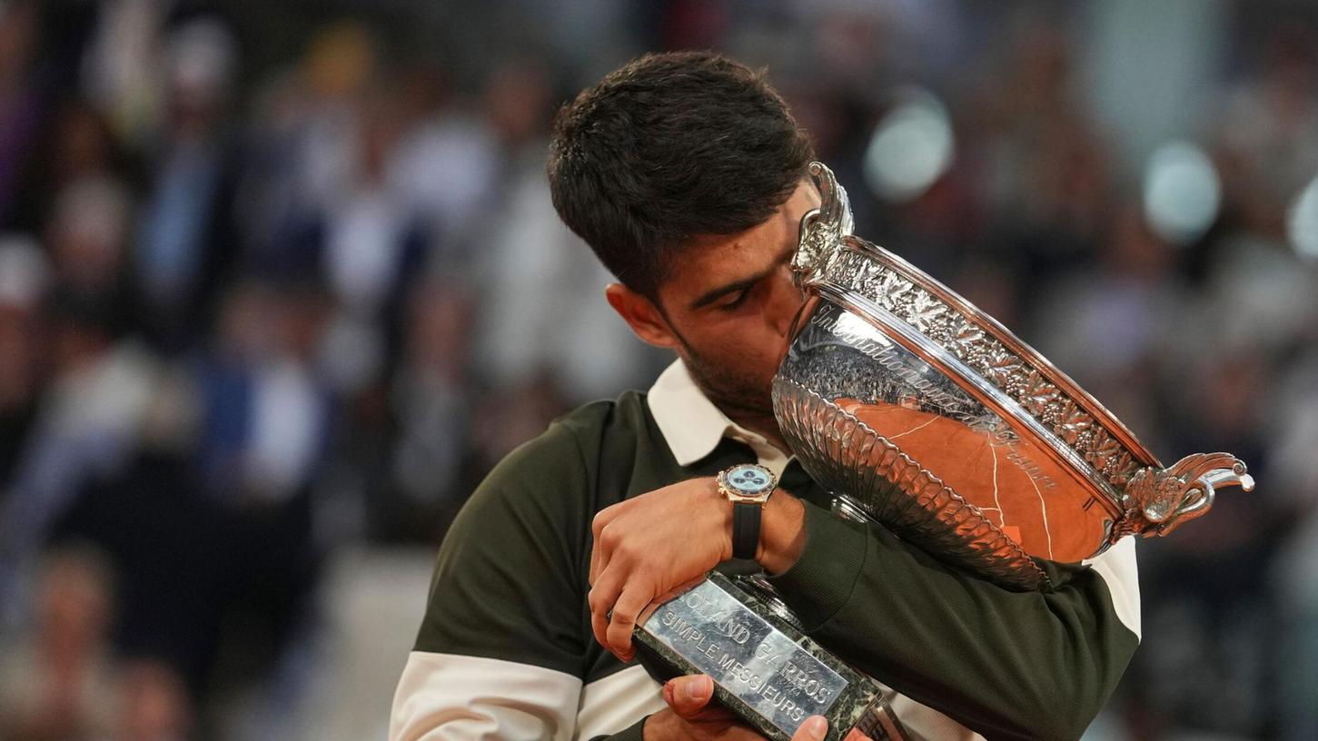 Carlos Alcaraz hat mit 22 Jahren bereits fünf Grand-Slam-Turniere gewonnen - wie sein Idol Rafael Nadal. Carlos Alcaraz hat mit 22 Jahren bereits fünf Grand-Slam-Turniere gewonnen - wie sein Idol Rafael Nadal.