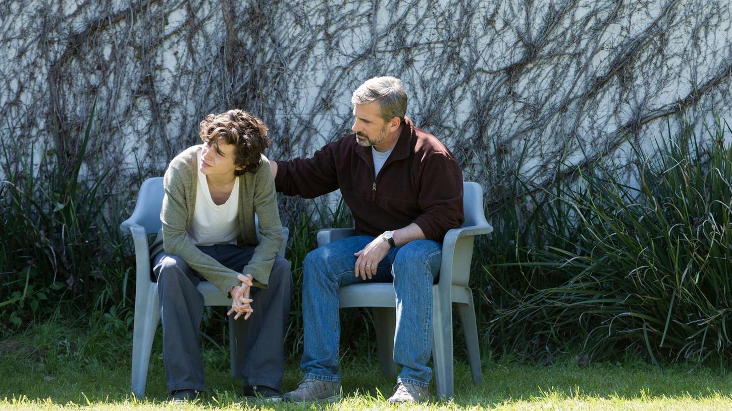 Vater David (Steve Carell, r) und Sohn Nic Sheff (Timothée Chalamet, l) müssen reden. Vater David (Steve Carell, r) und Sohn Nic Sheff (Timothée Chalamet, l) müssen reden.