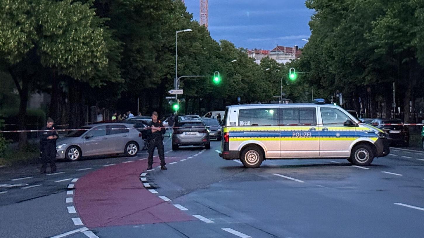 Die Polizei sperrte den Tatort ab. Die Polizei sperrte den Tatort ab.
