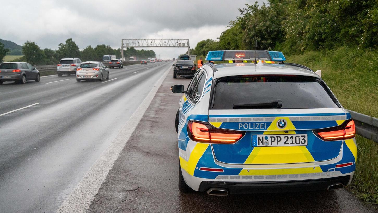 Auf der A9 in Fahrtrichtung München kam es zwischen Hilpoltstein und Greding am Sonntag, 8. Juni, zu einem Auffahrunfall mit „Kettenreaktion“ am Stauende. Auf der A9 in Fahrtrichtung München kam es zwischen Hilpoltstein und Greding am Sonntag, 8. Juni, zu einem Auffahrunfall mit „Kettenreaktion“ am Stauende.