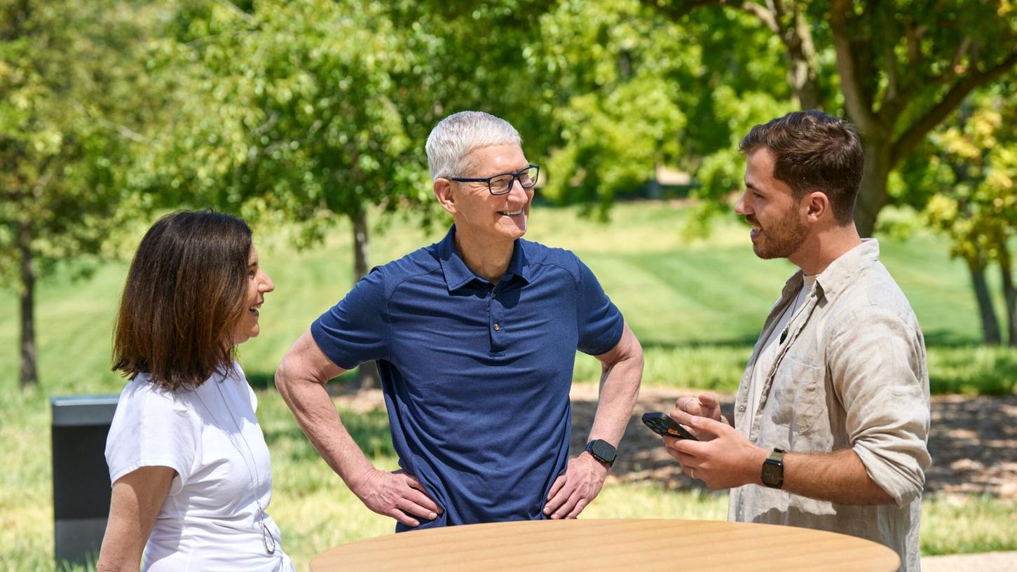 Ein Dresdner Student (r) gewinnt einen Entwickler-Wettbewerb von Apple für Studenten. Ein Dresdner Student (r) gewinnt einen Entwickler-Wettbewerb von Apple für Studenten.