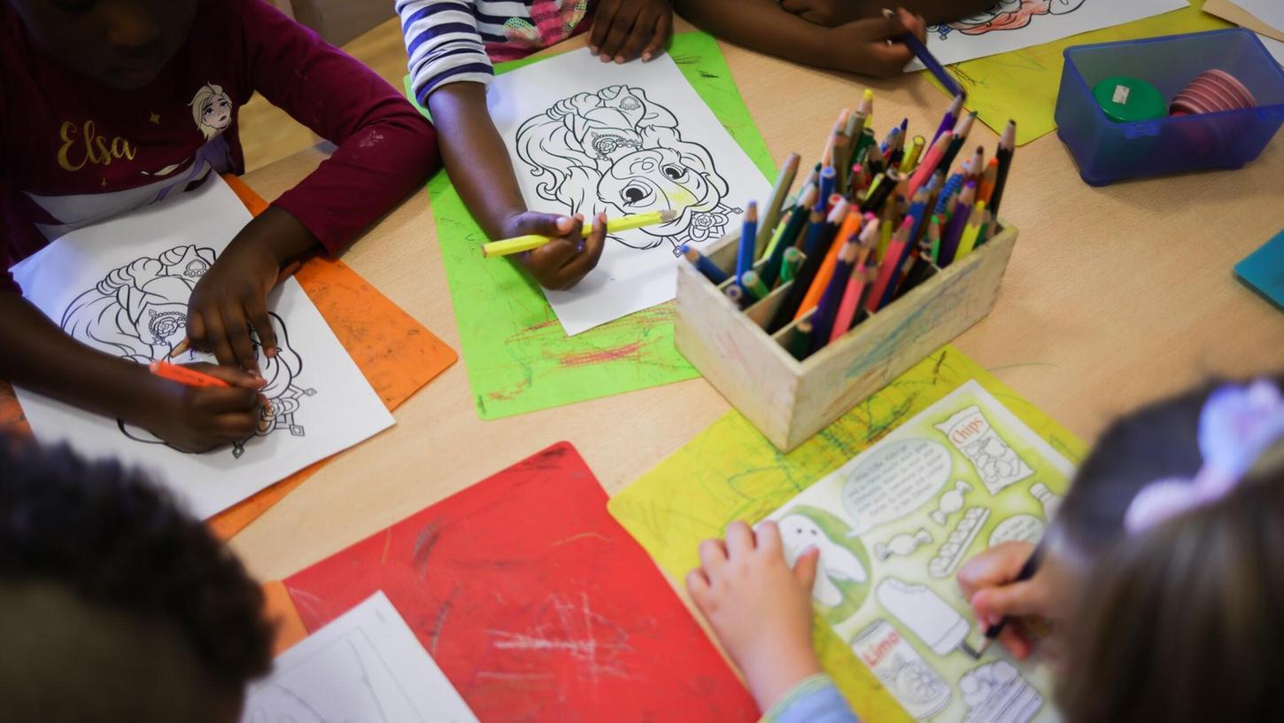 Kreative Aktivitäten für Kinder finden laut einer Umfrage fast alle Deutschen wichtig - gerade digitale Medien sehen viele aber als Hindernis. (Symbolbild) Kreative Aktivitäten für Kinder finden laut einer Umfrage fast alle Deutschen wichtig - gerade digitale Medien sehen viele aber als Hindernis. (Symbolbild)