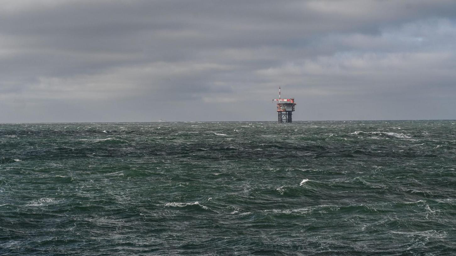Das Bundesamt für Seeschifffahrt und Hydrographie (BSH) verzeichnete im Frühjahr außergewöhnlich hohe Wassertemperaturen in Nordsee und Ostsee (Archivbild). Das Bundesamt für Seeschifffahrt und Hydrographie (BSH) verzeichnete im Frühjahr außergewöhnlich hohe Wassertemperaturen in Nordsee und Ostsee (Archivbild).